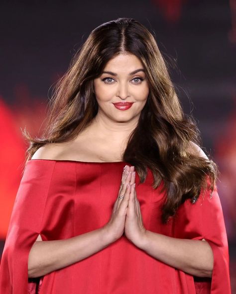 Aishwarya Rai stuns in a red gown at L'Oréal Paris Fashion Week 2024, gracefully flaunting her wedding ring amidst swirling divorce rumors! 😍❤️ #aishwaryarai #AishwaryaRaiBachchan #AbhishekBachchan #abhishek #bachchan #BachchanFamily #aishwarya #parisfashionweek #parisfashionweek2024 Aishwarya Rai Latest, Paris Fashion Week 2024, Black Pantsuit, Abhishek Bachchan, Fashion Week 2024, Best Actress Award, Aishwarya Rai Bachchan, Business Chic, Red Gowns