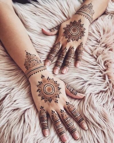 Modern Mehndi, Palm Mehndi Design, Simple Mehendi Designs, Modern Henna Designs, Modern Mehndi Designs, Pretty Henna Designs, Latest Bridal Mehndi Designs, Mehndi Designs Front Hand, Wedding Mehndi Designs