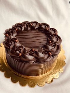 1kg Chocolate Cake Design, Choco Cake Design, Chocolate Frosting Cake Design, Chocolate Icing Cake Design, Simple Chocolate Truffle Cake Design, Simple Chocolate Cake Designs Birthday, Choco Truffle Cake Designs, Chocolate Cake Decoration Elegant, Chocolate Cake Decorating Ideas Birthday