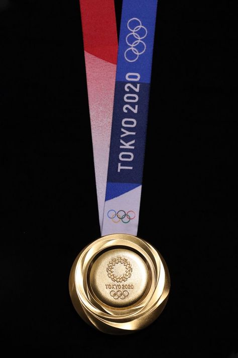 Gold Medal Wallpaper, Tokyo Olympics 2020, Smartphones Design, Marathon Medal, Olympic Badminton, Sports Medals, Olympic Torch, Olympic Gold Medals, 2020 Olympics