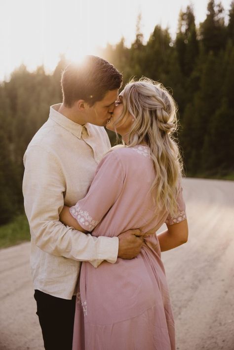 Engagement Kissing Photos, Kissing Engagement Pictures, Engagement Photos Kissing, Hairstyles For Engagement Pictures, Engagement Picture Hairstyles, Hair For Engagement Pictures, Preppy Relationship, Engagement Photos Hairstyles, Engagement Photos Hair