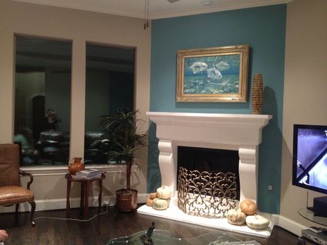 Fireplace accent wall complements painting. White Stone Fireplaces, Fireplace Accent Walls, Teal Accent Walls, Fireplace Feature Wall, Wooden Mantel, Accent Wall Ideas, Accent Wall Colors, Paint Fireplace, Accent Wall Paint