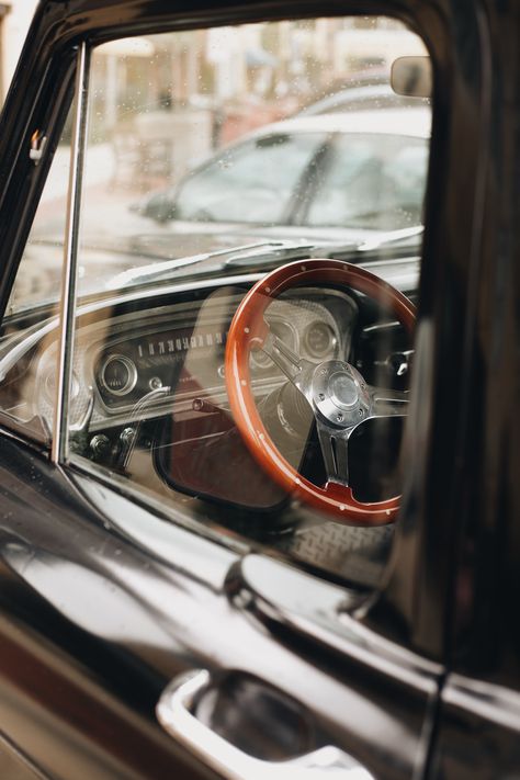 Old car, vintage car, steering wheel, old cars, photography, canon photography, rustic, rustic vibe, drive, Rae Captured Classic Cars Photography, Car Shots Picture Ideas, Car Photography Tips, Car Show Photography, Car Interior Photography, Car Photography Ideas Angles, Car Photography Aesthetic, Racecar Photography, Mustang Photoshoot