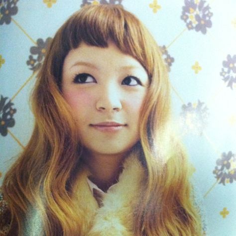 Japanese girls are rad. Assymetrical Bangs Fringes, Japanese Bangs, Japanese Hair Color, Rad Outfits, Asymmetrical Fringe, Micro Bangs, Asymmetrical Bangs, Bright Hair Colors, Short Bangs