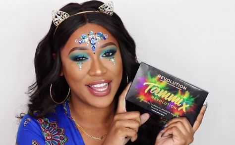 Tammi Clarke releases the Revolution- Tropical Carnival Pallet. Makeup Revolution Birds Of Paradise, Revolution Blush Palette, Revolution Contour Palette, Makeup Revolution Blush Palette, Makeup Revolution Collection, Eye Makeup Palette, Creative Playground, Eyeshadow Pallets, All Black Everything