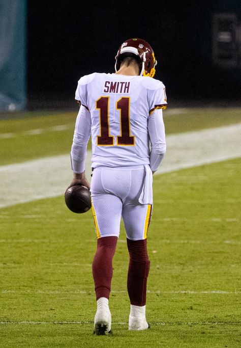 Alex Smith, the NFL’s Comeback Player of the Year in 2020, announced his retirement on Monday in a video posted Alex Smith, Calf Injury, Lincoln Financial Field, Washington Football, Nfl Draft, Free Agent, Tampa Bay Buccaneers, Kansas City Chiefs, Football Team