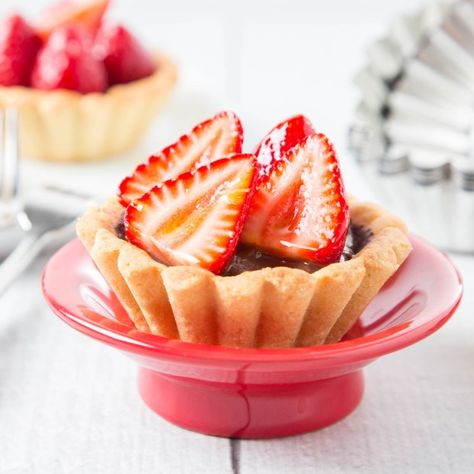 Are you ready for Father’s Day? If you need a last-minute gift and your dad loves strawberries, these strawberry chocolate tarts will win your dad’s heart! When my parents came in town a month ago, I picked them up from the airport. On the ride to getting a quick-lunch, the first thing my dad said was “If...Read More » Tarts Strawberry, Chocolate Tarts, Chocolate Ideas, Tart Dough, Strawberry Tart, Small Microwave, Strawberry Chocolate, Tart Shells, Pastry Cream