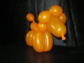 This is a a variation of of a figure I came across years ago. The original figure had a neck and therefore looked silly. By removing the nec... Lion Balloon, How To Make Balloon, Balloon Modelling, One Balloon, Balloon Sculptures, Balloon Animals, A Lion, Animal Figures, Make A Wish