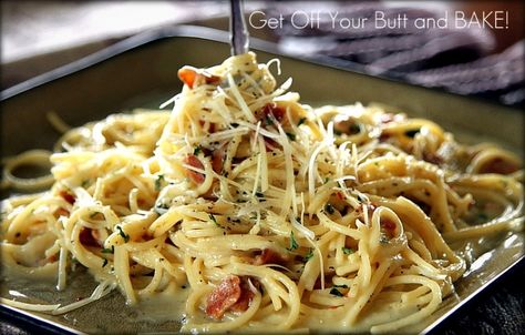 CREAMY BACON CARBONARA » Get Off Your Butt and BAKE Creamy Bacon Carbonara, Carbonara Recept, Pasta A La Carbonara, Bacon Carbonara, Yummy Pasta, Skillet Pasta, Chicken Alfredo Pasta, Carbonara Recipe, Diner Recept