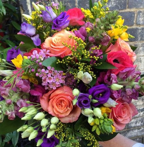 Stunning seasonal bright bouquet full of joy and happiness and lovely flowers! Special Flowers Bouquet, Flower Bouquet Colorful, Pretty Flower Bouquet, Mixed Flower Bouquet, Colorful Flower Bouquet, Colorful Flowers Arrangements, Bright Bouquet, Bouquet Images, Bouquet Photography