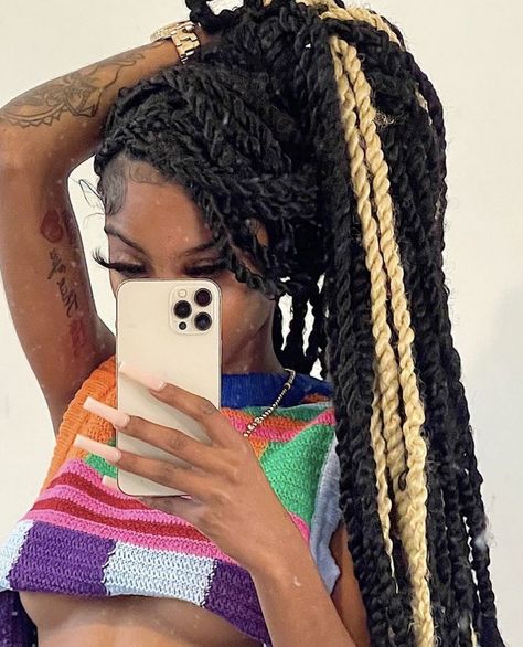 Passion Twist Color Ideas, Senegalese Twist With Color, Long Butterfly Locs With Color, Blonde Instagram, Barbie Hairstyle, Butterfly Locs, Big Box Braids Hairstyles, Goddess Braids Hairstyles, Beauty Hairstyles