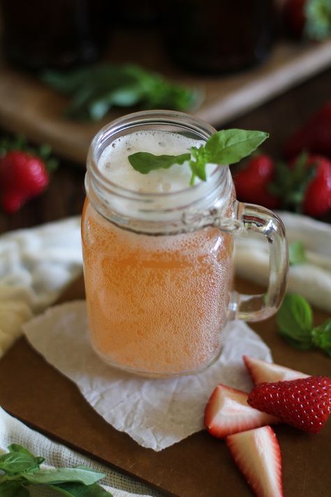 Kombucha Flavors, How To Brew Kombucha, Kombucha Recipe, Homemade Kombucha, Strawberry Basil, Probiotic Drinks, Kombucha Tea, Fermentation Recipes, Fermented Drink