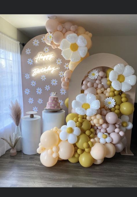 Kid’s Birthday Decorations, Birthday Ideas Flowers, Flower Birthday Themes, Daisys Birthday Party, Daisy Themed Birthday Party Backdrop, Daisy Flower Birthday Theme, Kids Birthday Party Theme Ideas, 1 St Birthday Ideas, Daisy Flower Theme Birthday Party