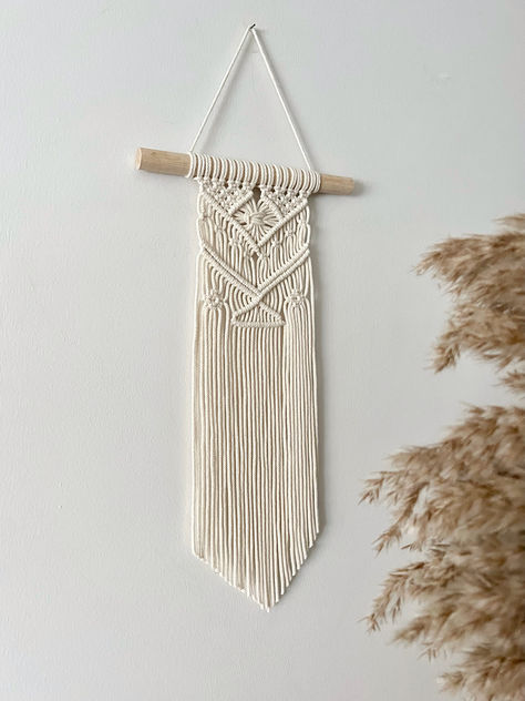 interior accent, geometric line artIt is in a combination of minimalist and boho style and would make a beautiful statement piece on any wall in your living area wheter it is in bohemian, Scandinavian, farmhouse, eclectic or any other furnishing style. This stylish wall hanger will bring coziness and warmth to your house and will make it more comfortable. Thanks to its size it will fit into any corner, even if you don't have a lot of free space on the walls. Apartment Scandinavian Style, Scandinavian Tapestry, Bedroom Tapestry, Small Macrame Wall Hanging, Modern Appartement, Natural Bedroom, Above Couch, Small Wall Hangings, Small Macrame