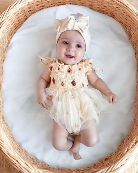 Time to buy your baby’s Halloween outfit!! 🎃👻 Order now to wear all month long! 15% ends 9/25. #babyhalloween #halloweenoutfit #halloweenbabyclothes #halloweengirl #halloweenbabyoutfit #tutu #halloweentutu #tutuonepiece #pumpkinoutfit #pumpkintutu #babygirlhalloween #bellaberrydesigns Pumpkin Tutu, Baby Halloween Outfits, Halloween Tutu, Pumpkin Outfit, Perfect Fall Outfit, Girls Coming Home Outfit, Toddler Halloween, Fall Photoshoot