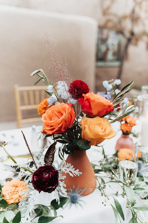 Fall Mexico Wedding, Southwest Wedding Theme, Wedding Centerpieces Mexican, Pasadena Courthouse, Southwest Wedding Decor, Fall Mexican Wedding, Mexican Boho Wedding, Wedding Florals Table, Mexican Hacienda Wedding