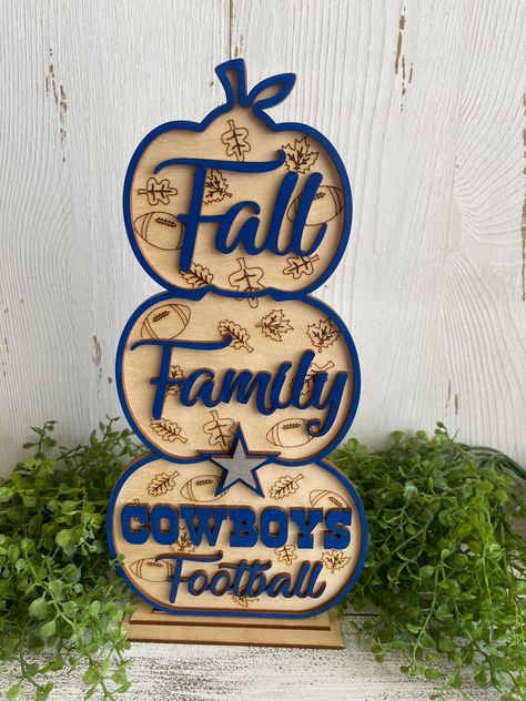 Football Welcome Sign, Football Game Signs, Football Yard Signs, Football Gnome, Sports Crafts, Family Football, Wooden Door Signs, Backyard Renovations, Pumpkin Thanksgiving