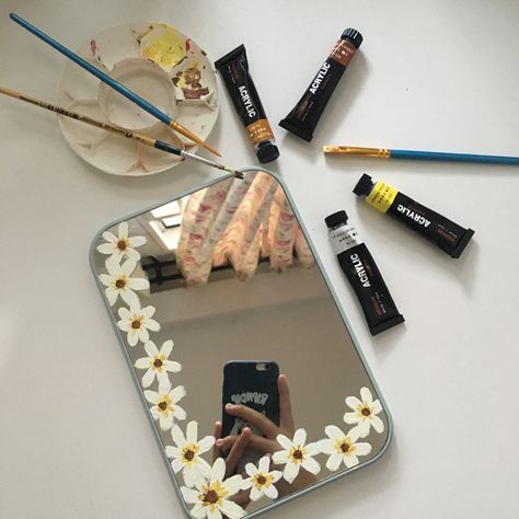 Mirror Painting Ideas Aesthetic Green, Mirror Painting Ideas Aesthetic Flowers, Mirror Painting Square, Small Mirror Decor, Square Mirror Painting, Mirror Frame Painting, Drawing On Mirror Ideas, Cute Mirror Painting Ideas, Mirror Painting Ideas Art