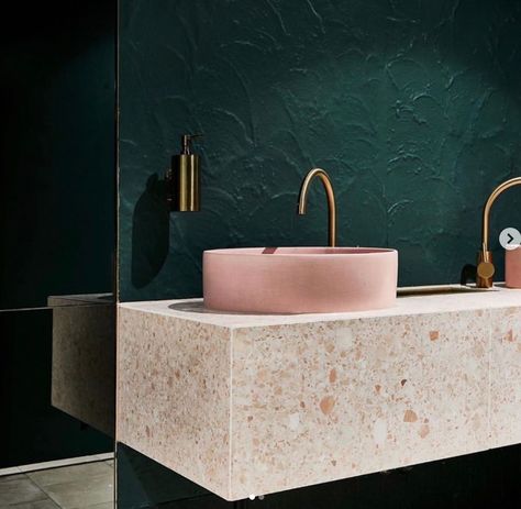 Forest Green Bathroom, Terrazzo Toilet, Green And Pink Bathroom, Terrazzo Interior, Flamingo Bathroom, Modern Vintage Bathroom, Terrazzo Bathroom, Kid Bathroom, Latest Bathroom