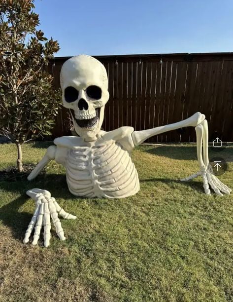 Yard Ghosts, Hallowen Crafts, Ghost Ideas, Halloween Ideas Crafts, Skeleton Party, Giant Skeleton, Scary Halloween Decorations Outdoor, Casa Halloween, Yard Haunt