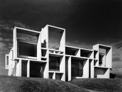 Paul Rudolph’s Milam Residence splashes onto the market - Archpaper.com Paul Rudolph Architecture, Architect Career, Paul Rudolph, Architect Magazine, Beach House Design, Jacksonville Florida, Brutalism, School Architecture, Residential Architecture