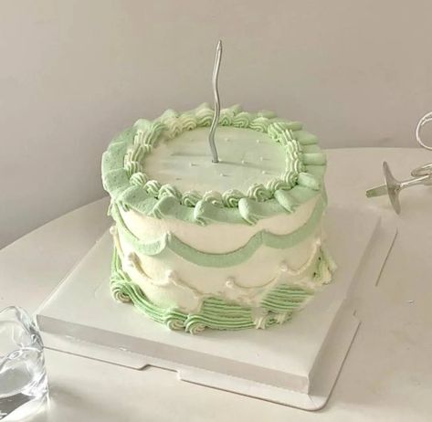 Korean Cake Green, Green Bento Cake, Korean Cake Birthday, Taehyung Sketch, 21st Bday Cake, Green Korean, 15th Birthday Cakes, Anime Cake, Korean Cake