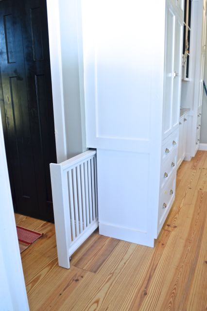 When customizing our cabinets, we worked with our cabinet builder to create a built-in hidden dog gate, perfect for our family! Skjulte Rum, Koti Diy, Dog Gate, Dog Rooms, Hus Inspiration, Hem Design, House Goals, Style At Home, Built Ins