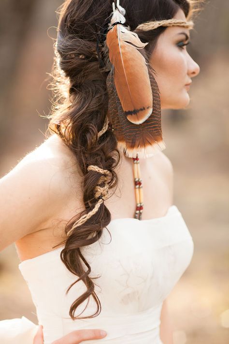 A Native American bridal session celebrating the bride's Choctaw Nation heritage // photo by Picturesque Photos by Amanda: http://www.picturesquephotosbyamanda.com || see more on http://www.artfullywed.com Sketches Indian, Choctaw Nation, Feathers Wedding, Native American Wedding, Viking Wedding, Native American Pictures, Living Museum, American Wedding, Bridal Session