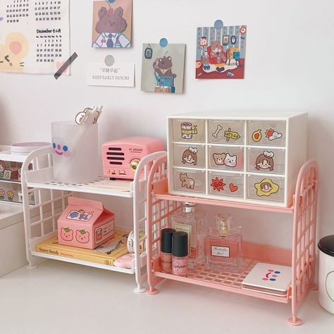 Desk Kawaii, Setups Gaming, Kawaii Computer, Cute Desk Organization, Room Gaming, Kawaii Desk, Accessories Kawaii, Desk Tour, Desk Organiser