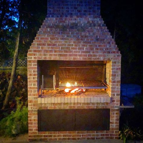 Brick Parilla Grill, Gaucho Grill Fireplace, Barbaque Ideas Design, Brick Built Bbq, Gaucho Grill, Backyard Grill Ideas, Barbeque Design, Backyard Grill, Brick Bbq