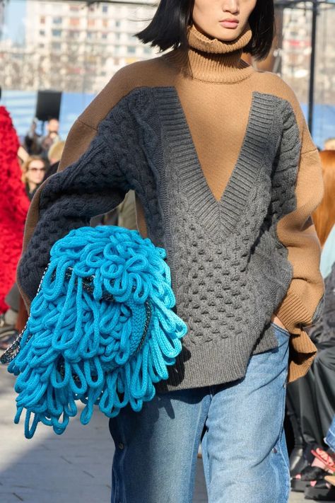 Turquoise Clothing, Knit Trends, Knitwear Details, Knitwear Trends, Sweater Trends, Knitwear Fashion, Runway Looks, Art Dress, Knitwear Design