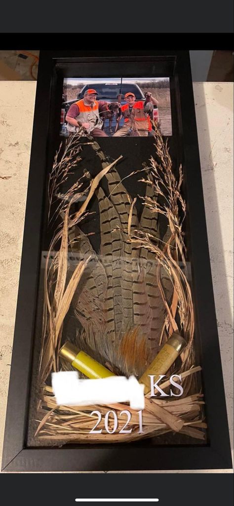 Pheasant Tail Display, Pheasant Tail Mount, Turkey Feather Decor, Antler Mount Ideas, Hunting Decorations, Wood Duck Mounts, Turkey Hunting Decor, Hunting Room Design, Pheasant Mounts