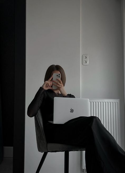 Company Secretary Aesthetic, Secretary Aesthetic, Melanie Moreland, Faceless Photos, Corporate Girlie, 2024 Board, Company Secretary, Women Ceo, Career Vision Board