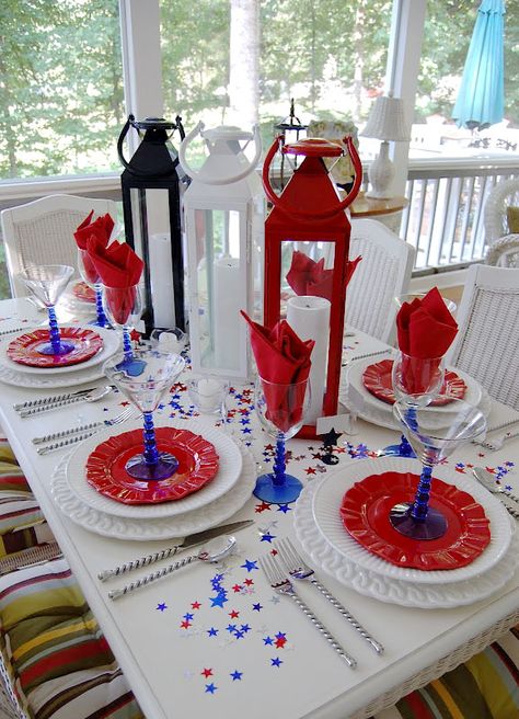 Fun Tablescapes, Red White And Blue Decorations, Blue Tablescape, Patriotic Tablescapes, Barbecue Table, Blue Decorations, Independent Day, Summer Tablescapes, Festive Tablescape