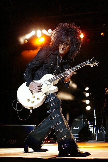 Steve Stevens Bruce Kulick, Steve Stevens, Grand Funk Railroad, Vince Neil, Best Guitar Players, Rock Guitarist, Best Guitarist, Billy Idol, Music Pics