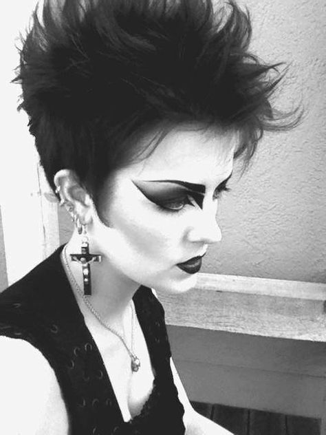 Classic Gothic Makeup, 80s Gothic Makeup, 1980s Punk Makeup, 1980s Goth Makeup, Post Punk Makeup, Classic Goth Makeup, Punk Makeup Eyes, 80s Goth Hair, Punk Makeup 80s