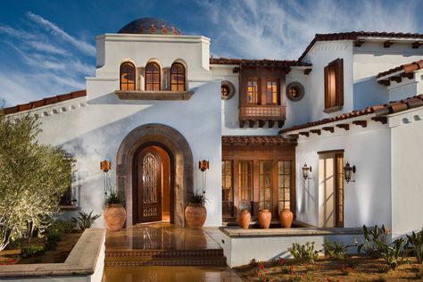 Mediterranean Entrance, Spanish Villa Home, Modern Spanish Style Homes, Spanish Revival Architecture, Mediterranean House Designs, Andalusian Architecture, Modern Spanish Style, Mediterranean Exterior, Hacienda Style Homes