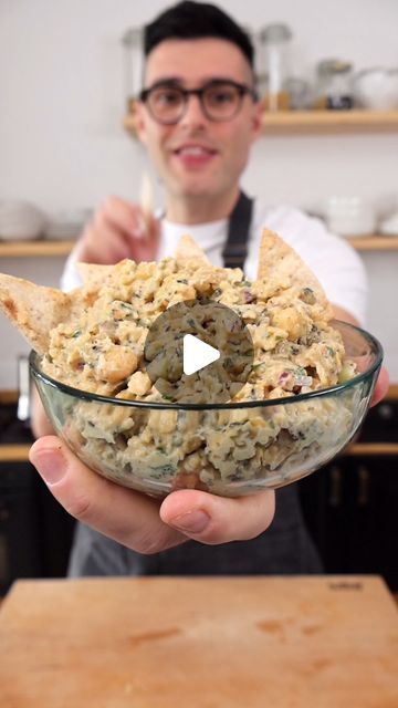 Nico Pallotta on Instagram: "Mashed Chickpea Salad Sandwich Mashed chickpea "tuna" is an easy, fun, and tasty recipe that uses chickpeas and a few other simple ingredients to recreate the texture and flavor of tuna salad. You can expect a savory umami-packed flavor with a touch of brininess and tanginess pleasantly reminiscent of the sea without being fishy. GET RECIPE: https://theplantbasedschool.com/vegan-tuna/ INGREDIENTS: 2 cans (15 ounces each) (460 grams) chickpeas drained and rinsed ⅓ cup (80 grams) vegan mayo 1 tablespoon soy sauce 1 tablespoon mustard 1 tablespoon nori sheet (optional), blended into flakes or finely chopped. You'll need 1 to 2 nori sheets. ½ medium red onion chopped 1 stalk celery chopped 1 handful fresh parsley or dill, chopped ½ lemon the juice 1 tablespoon Chickpea Sprouts Recipe, Oil Free Cooking, Simple Easy Salad Recipes, Vegan Tuna Salad Chickpeas, Chickpea Tuna Salad Vegan, Chickpea Salad Wrap, Tuna Chickpea Salad, Sandwich Recipes Vegetarian, Vegan Tuna Salad