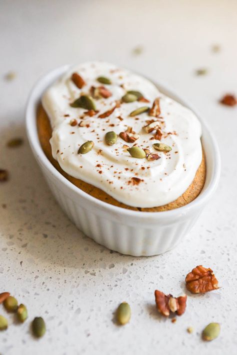 Pumpkin Baked Oats, Baked Oats Recipes, Protein Baked Oats, Yogurt Frosting, Oats Protein, Healthier Breakfast, Baked Pumpkin Oatmeal, Healthy High Protein Breakfast, Gluten Free Easy