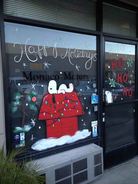 Charlie Brown Window Painting, Chalk Paint Christmas Window Ideas, Holiday Window Painting Ideas Diy Christmas, Snoopy Window Painting, Charlie Brown Christmas Window Painting, Window Painting Ideas Diy Christmas, Library Windows, Winter Library, Painted Window Art