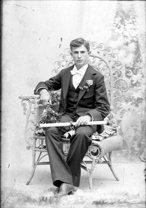 vintage everyday: 55 Cool Portrait Photos of Teenage Boys from between the 1860s to 1890s 1800s Portraits, Victorian Doctor, Vintage Gentleman, Old Portraits, Spring Awakening, Portrait Photos, Vintage Everyday, 20 Century, 100 Years Ago