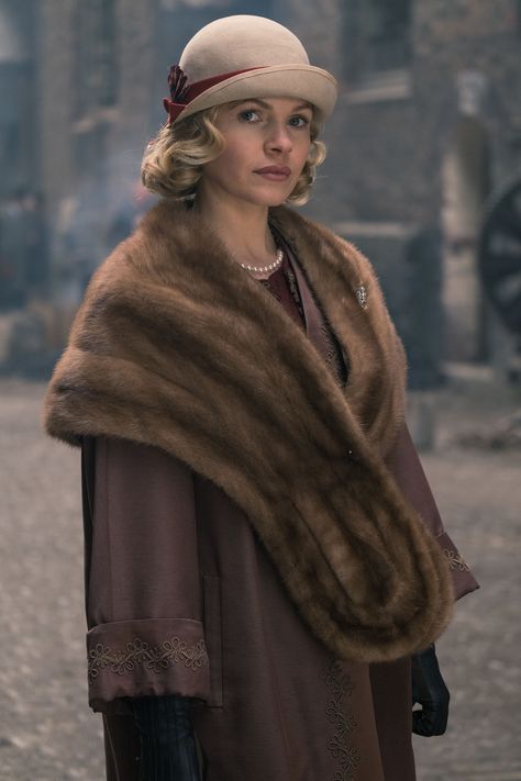 Linda Shelby, Peaky Blinders Fashion, Finn Shelby, Peaky Blinders Costume, Adrien Brody, 20s Fashion, Paris Outfits, Roaring Twenties, Womens Vintage Dresses