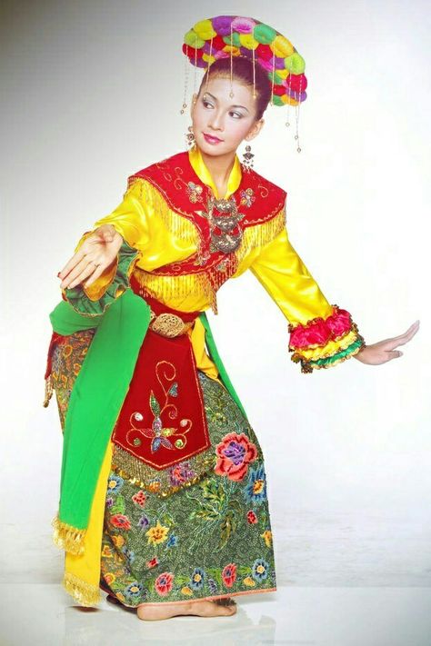 Tari Topeng Betawi Tari Tradisional, Indonesia Tourism, Dance Forms, Indonesian Culture, Mask Dance, Diverse Beauty, Traditional Attires, World Dance, Beauty Culture