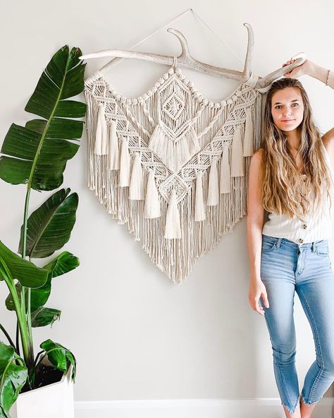 Elk Antler Macrame Wall Hangings, Elk Antler Macrame, Antler Macrame, Antler Wall Hanging, Antler Ideas, Elk Horn, Makramee Diy, Elk Antler, Knitting Loom