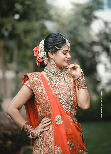 Marriage Bride Poses, Single Poss Girl Wedding, Marriage Single Photos, Bride Singal Poses, Singal Bride Pose, Engagement Bride Single Pose, Marriage Poses Singal, Wedding Girls Poss, Marriage Single Pose