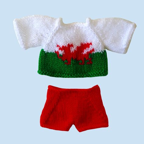 Welsh Dragon Crochet Free Pattern, Flag Of Wales, Dragon Crochet, Wales Flag, Welsh Dragon, Dragon Girl, A Flag, Sport Weight Yarn, Autumn Drives