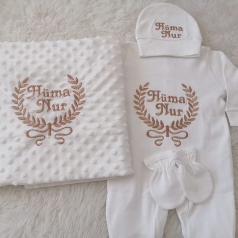 🌟👼 Embrace your little one's first journey with our Organic Cotton Newborn Outfit Set. Perfect for those special coming home memories, this set includes everything a new mom needs: a cozy blanket, a soft romper, and matching gloves, booties, and bib, all crafted from gentle organic cotton. 🌿

Thoughtful details like snap closures for hassle-free changes and the purest, chemical-free materials ensure your baby's comfort and safety. New Mom Needs, Newborn Coming Home Outfit, Mom Needs, Hospital Outfit, Newborn Outfit, Baby Comforter, Coming Home Outfit, Baby Outfit, Baby Outfits Newborn