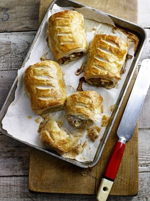 Pork & apple sausage rolls | Jamie Oliver Canapé Ideas, Lamb Sausage, Pork Apple, Pie Pastry Recipe, Vegan Sausage Rolls, Sausage Rolls Recipe, Greek Foods, Apple Sausage, Jamie Oliver Recipes