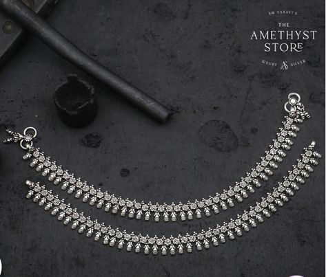 Nupur Design, Junk Jewellery, Silver Anklets Designs, Gold Jewels Design, Anklet Designs, Junk Jewelry, Dreamy Photography, Silver Anklet, Gold Necklace Simple