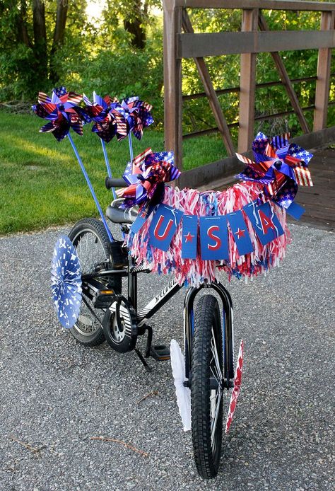 Kids Bike Decorating, Bike Parade, Bike Decor, Bike Decorations, Biking Diy, 4th Of July Parade, Bicycle Decor, Plantas Vs Zombies, July Ideas